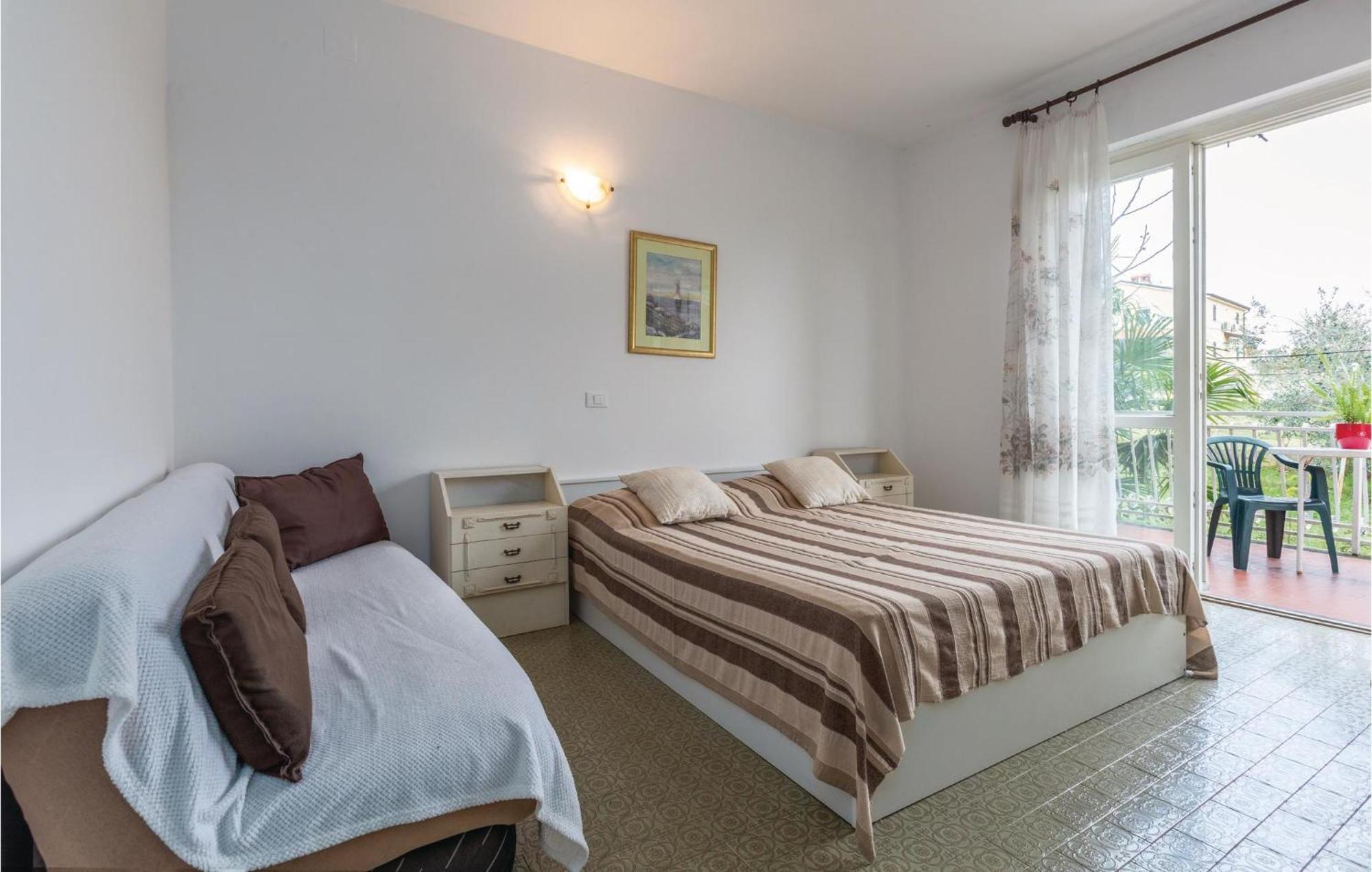 2 Bedroom Pet Friendly Apartment In Lovrecica Екстер'єр фото